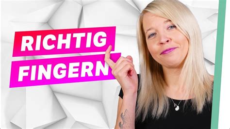 freundin gefingert|Plötzlich steckt sie ihrer Freundin den Finger in die Fotze.